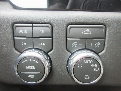 New 2026 GMC Sierra 1500 SLE AWD/4WD image 15