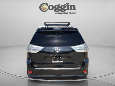 Used 2018 Toyota Sienna SE image 5
