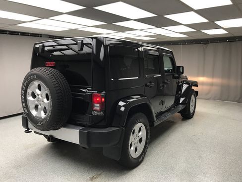 Used 2015 Jeep Wrangler Unlimited Sahara w/ Connectivity Group AWD/4WD image 4