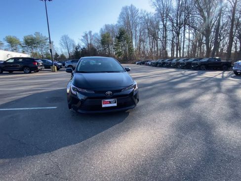 Used 2025 Toyota Corolla LE image 8