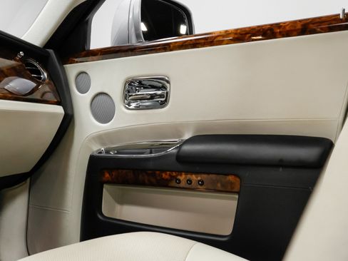 Used 2010 Rolls-Royce Ghost image 43