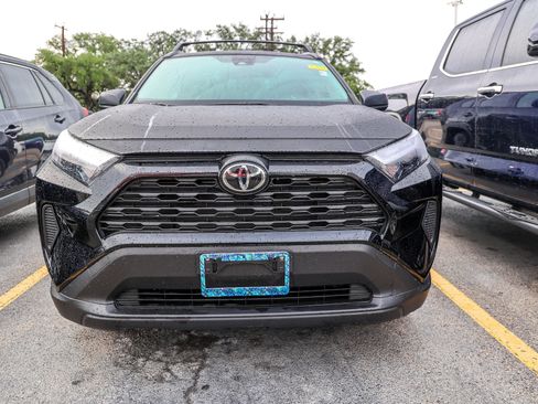 Used 2025 Toyota RAV4 LE AWD/4WD image 4