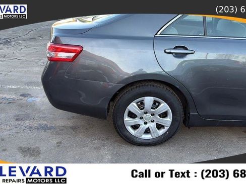 Used 2010 Toyota Camry LE image 11