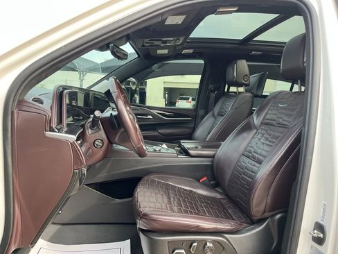 Used 2021 Cadillac Escalade ESV Sport Platinum w/ LPO, ONYX Package image 12