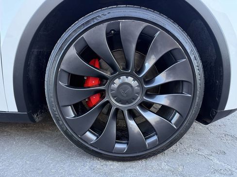 Used 2023 Tesla Model Y Performance image 33