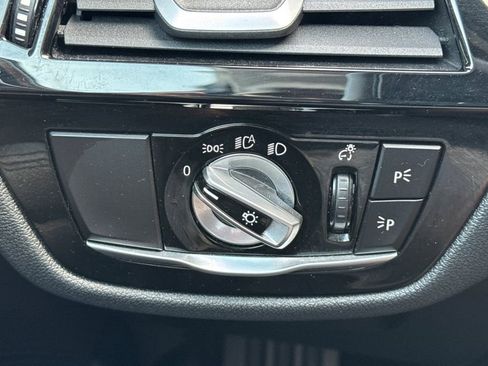 Used 2019 BMW 530e w/ Convenience Package image 32