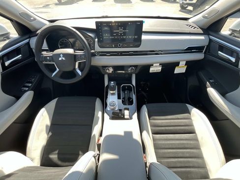 New 2026 Mitsubishi Outlander SE FWD image 24