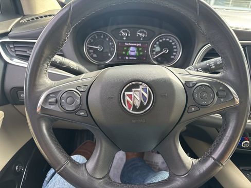 Used 2021 Buick Enclave Essence image 19