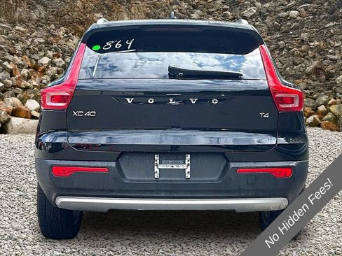 Used 2021 Volvo XC40 T4 Momentum FWD image 4