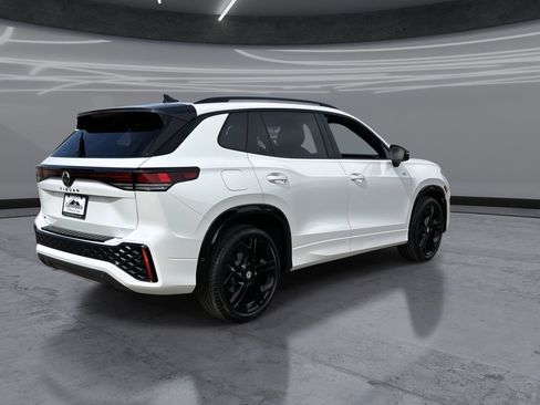 New 2026 Volkswagen Tiguan SE R-Line FWD image 5