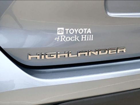 Used 2023 Toyota Highlander XLE FWD image 33