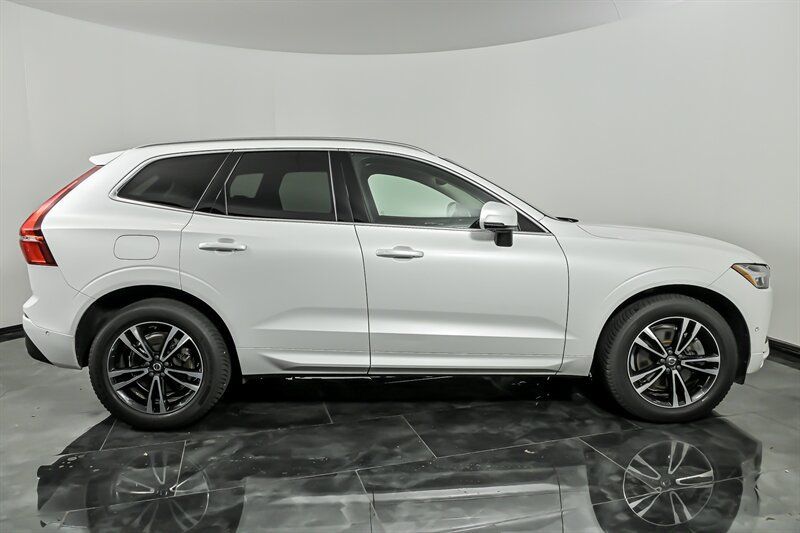 Used 2019 Volvo XC60 T6 Momentum w/ Multimedia Package AWD/4WD image 10