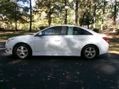 Used 2014 Chevrolet Cruze LT w/ Enhanced Safety Package image 8