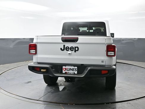 New 2026 Jeep Gladiator Sport AWD/4WD image 4