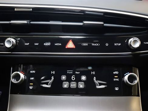 Certified 2026 Genesis GV70 2.5T Select AWD/4WD image 27