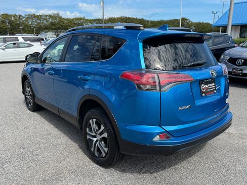 Used 2018 Toyota RAV4 LE image 9