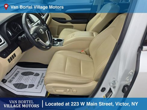 Used 2017 Toyota Highlander XLE AWD/4WD image 9
