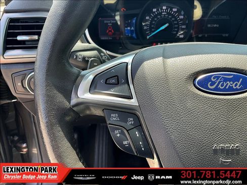 Used 2016 Ford Fusion Titanium AWD/4WD image 11