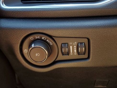 New 2026 Chrysler Pacifica Pinnacle FWD image 32
