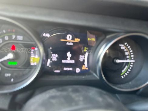 Used 2021 Jeep Wrangler Unlimited Sahara w/ Cold Weather Group AWD/4WD image 7