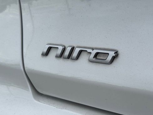 Certified 2022 Kia Niro EX Premium FWD image 9