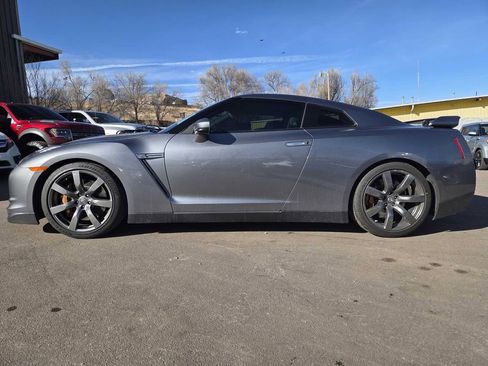 Used 2009 Nissan GT-R Premium image 3