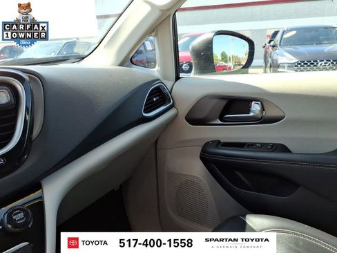 Used 2023 Chrysler Pacifica Touring-L FWD image 22