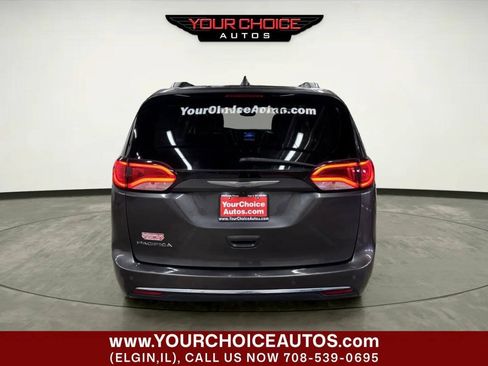Used 2017 Chrysler Pacifica Touring-L Plus w/ Tire & Wheel Group FWD image 4