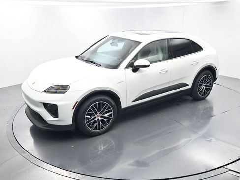 Certified 2025 Porsche Macan Electric RWD image 34