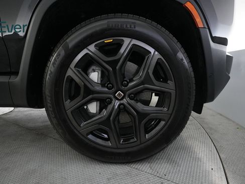 Used 2025 Rivian R1S Adventure AWD/4WD image 20
