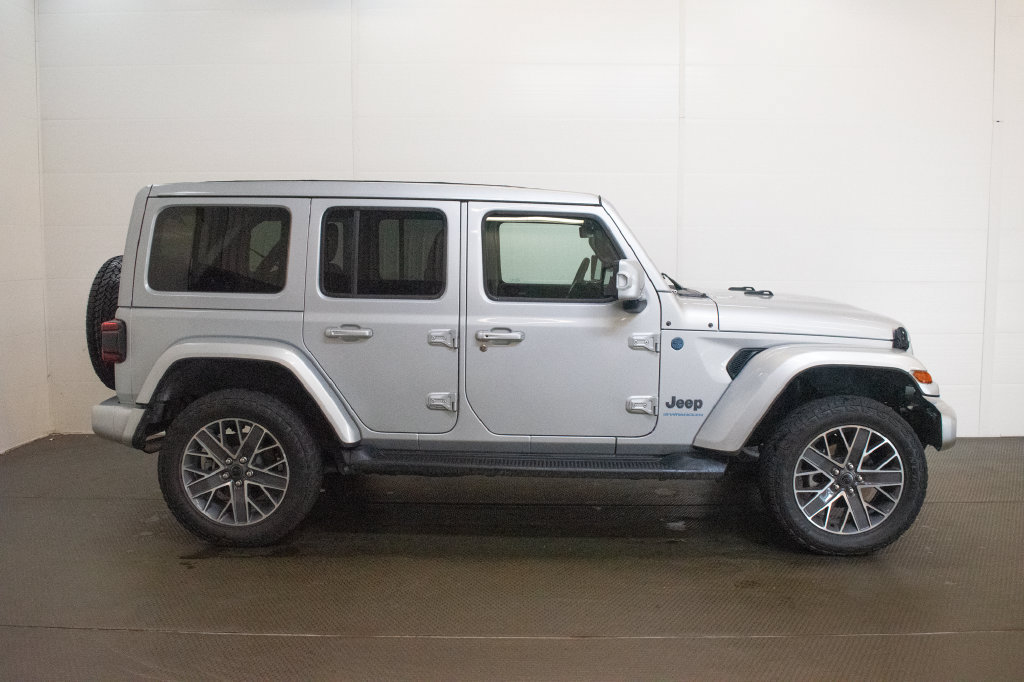 Used 2024 Jeep Wrangler High Altitude AWD/4WD image 3