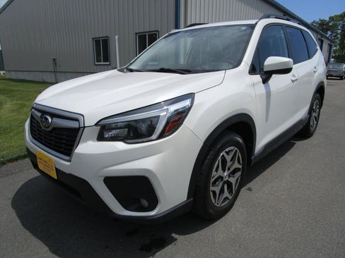 Used 2021 Subaru Forester Premium AWD/4WD image 3