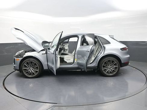 Used 2019 Porsche Macan AWD/4WD image 42