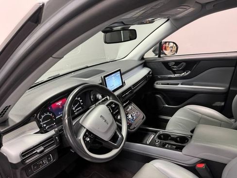 Used 2021 Lincoln Corsair AWD w/ Premium Package image 18