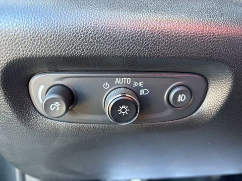 Used 2020 Chevrolet Traverse LT image 15