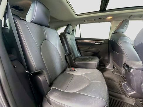Used 2020 Toyota Highlander Platinum AWD/4WD image 28