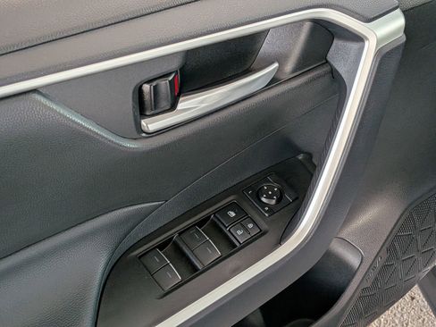 Certified 2025 Toyota RAV4 XLE AWD/4WD image 9