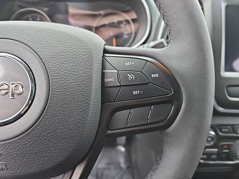 Used 2022 Jeep Cherokee Trailhawk w/ Comfort/Convenience Group image 18