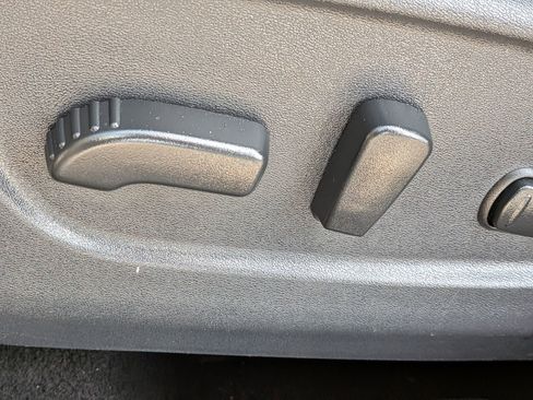 Used 2018 Nissan Rogue SV image 24