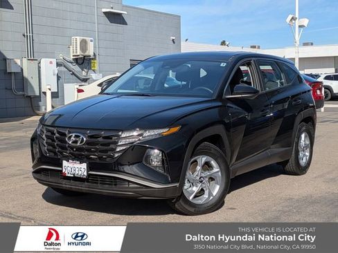 Used 2023 Hyundai Tucson SE image 1