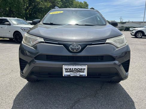 Used 2018 Toyota RAV4 LE AWD/4WD image 2
