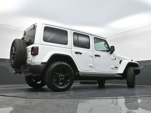 Used 2022 Jeep Wrangler Unlimited Sahara AWD/4WD image 32
