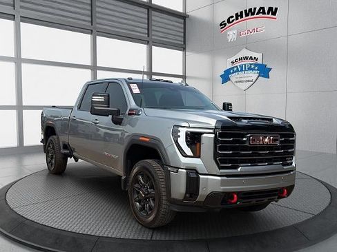 Used 2025 GMC Sierra 2500 AT4 AWD/4WD image 2