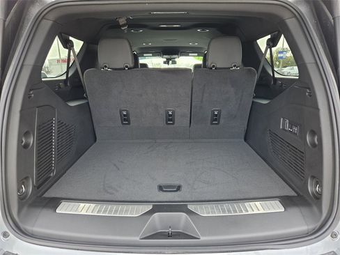 Used 2025 Chevrolet Suburban Premier image 10