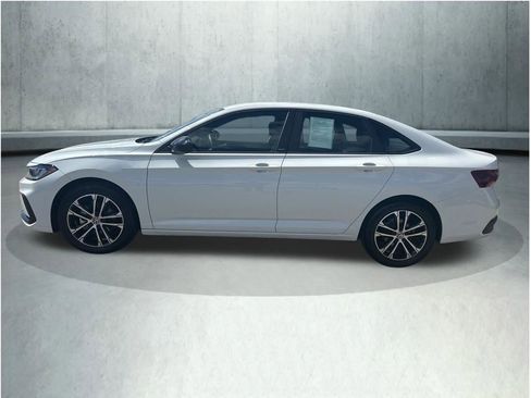 Used 2025 Volkswagen Jetta Sport image 2