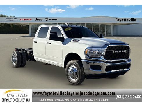 Used 2024 RAM 3500 Tradesman w/ Chrome Appearance Group image 1