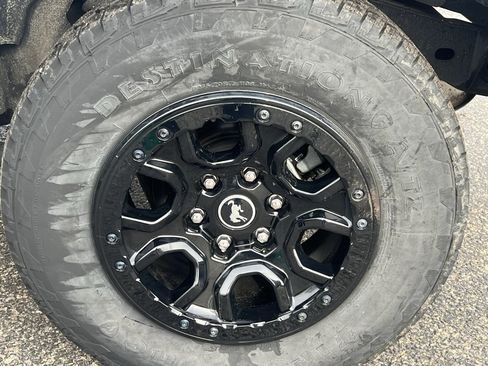 Used 2023 Ford Bronco Wildtrak image 11