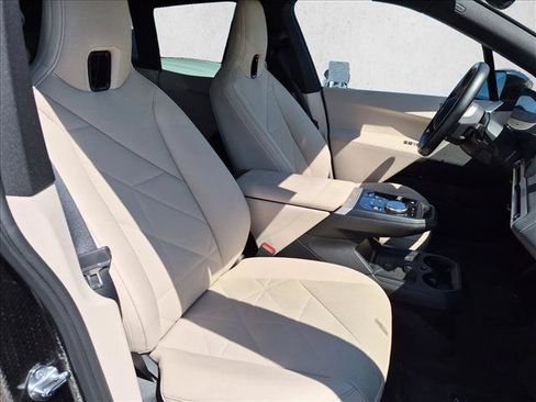 Certified 2024 BMW iX xDrive50 w/ Sport Package AWD/4WD image 21