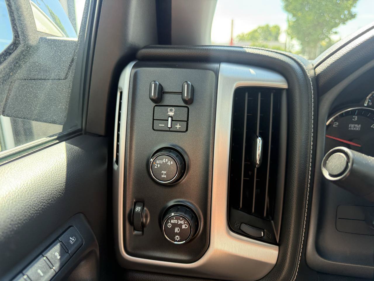 Used 2018 GMC Sierra 1500 SLT AWD/4WD image 30