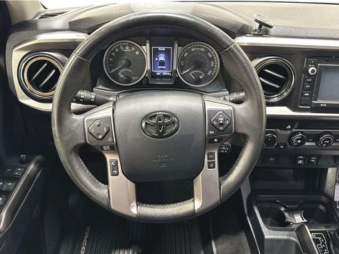 Used 2019 Toyota Tacoma SR5 AWD/4WD image 16